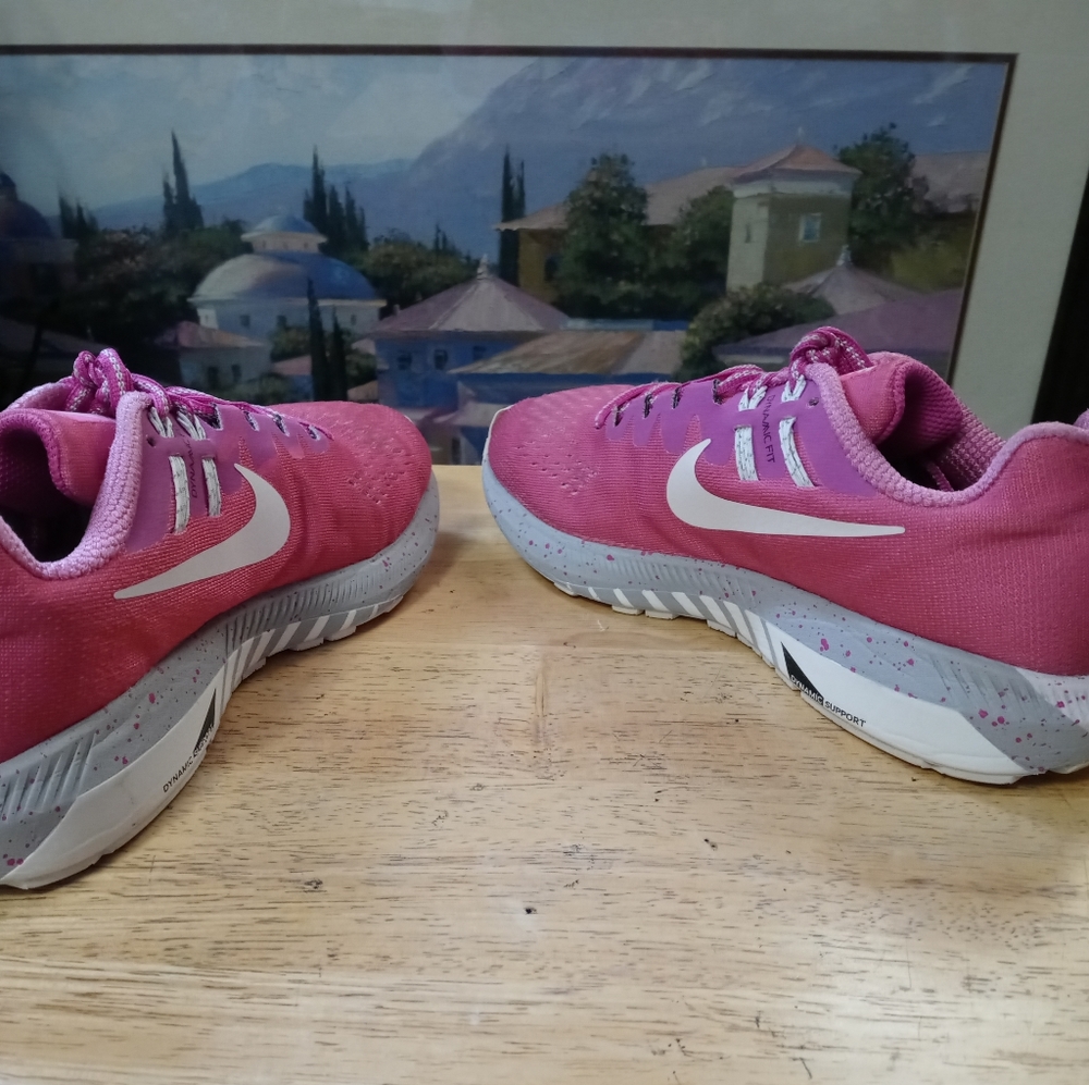 👟👟NIKE AIR PINK ZOOM STRUCTURE🛍👡GET YOUR PINK COLORS ON.👚🩱 - Picture 7 of 16